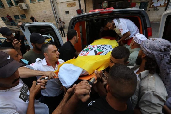 أُفرج عنها- الاحتلال يحتجز مركبة تقل جثمان الشهيد ابو محاميد أثناء نقله للتشريح