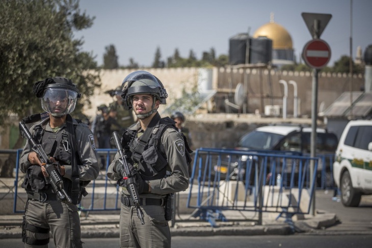 The occupation arrests two guards of Al-Aqsa Mosque and storms Al-Issawiya and Silwan