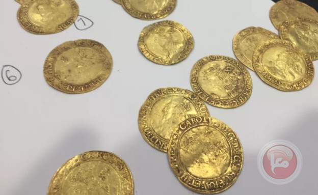 زوجان يعثران على كنز عملات ذهبية مدفونة بمطبخ المنزل