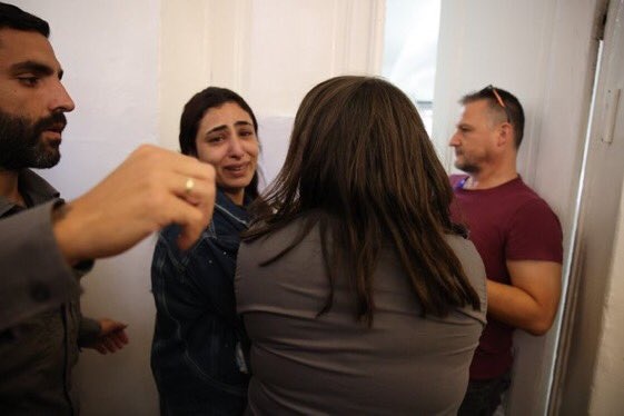 &quot;بدي أولادي&quot;..  صرخة الصحفية لمى غوشة بعد تمديد اعتقالها (فيديو)