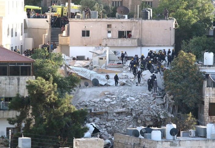 ارتفاع عدد وفيات حادث إنهيار مبنى سكني في الأردن إلى 5