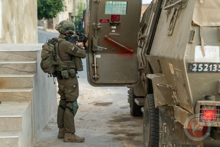 قوات الاحتلال تعتقل أسيرا محررا شرق نابلس