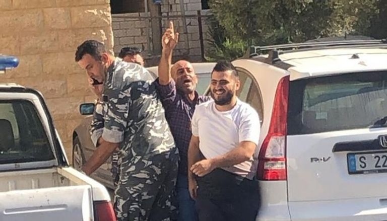 ثالث حادث.. القبض على لبناني احتجز رهائن لسحب أمواله من البنوك