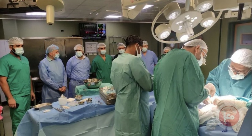 غزة: مجمع الشفاء يختتم بنجاح إجراء 4 عمليات زراعة كلى مع وفد طبي بريطاني