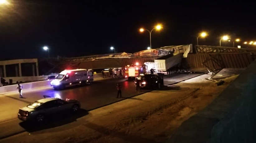 4 اصابات بسقوط جسر للمشاة على طريق المطار في الاردن