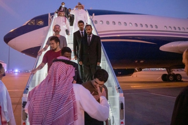 بوتين وابن سلمان يرحبان بنقل الأسرى الأجانب المفرج عنهم إلى السعودية