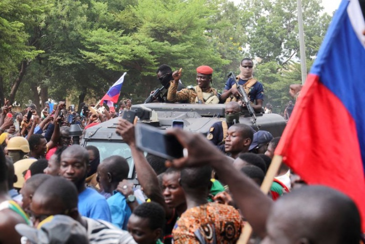 رئيس بوركينا فاسو يقدم استقالته