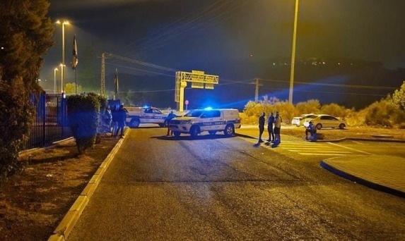 النقب: اعتقال 3 أشخاص إثر دهس امرأة وحالتها خطيرة