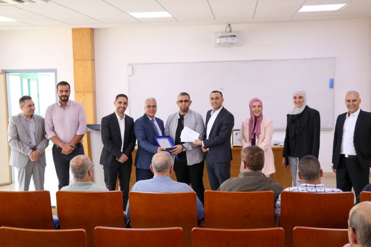 كلية المهن التطبيقية بجامعة البوليتكنك تكرم كوكبة من كوادرها المُتميّزين في العام الأكاديمي 2021-2022