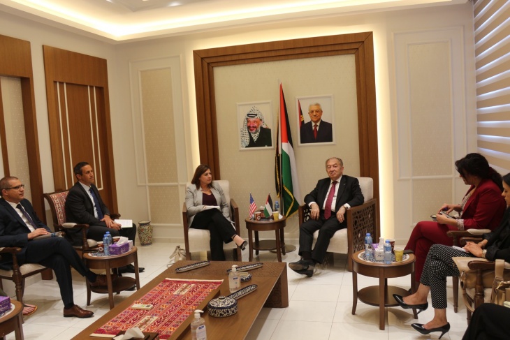 لقاء فلسطيني امريكي لتطوير علاقات التعاون