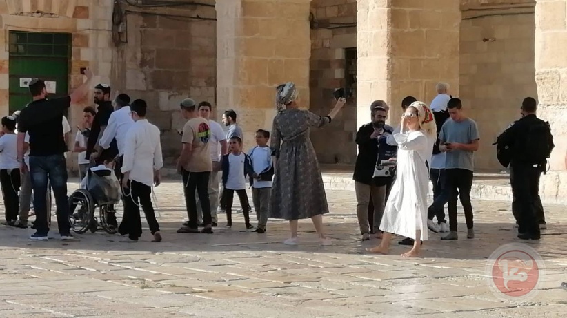 مستوطنون يستبيحون الأقصى- اقتحامات بالمئات وصلوات ومنع دخول المسلمين