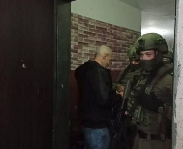 مواجهات.. الاحتلال يعتقل والد وشقيق منفذ عملية القدس
