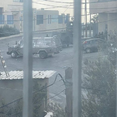 الاحتلال يقتحم بدو ويستولي على تسجيلات كاميرات مراقبة