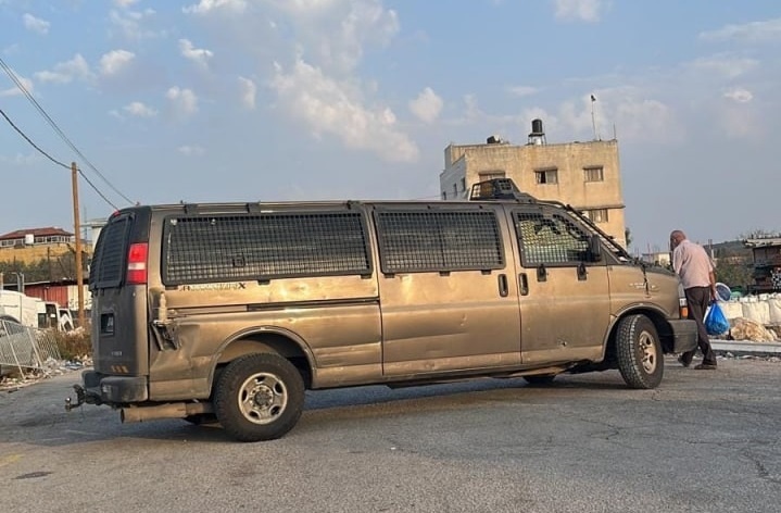الاحتلال يغلق البوابة الحديدية على مدخل حارس