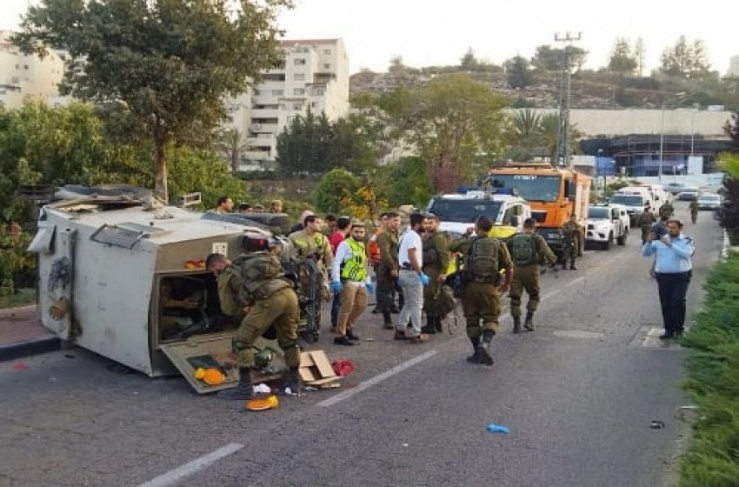 إصابة فلسطينيَيْن و3 جنود اسرائيليين بانقلاب جيب عسكري في الخليل
