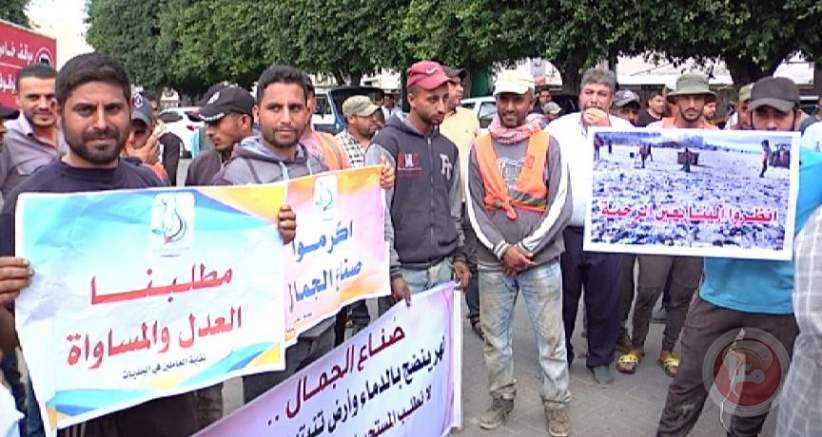 موظفو العقود في بلدية غزة يتظاهرون للمطالبة بتثبيتهم