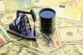 ارتفاع أسعار النفط مع ضعف الدولار