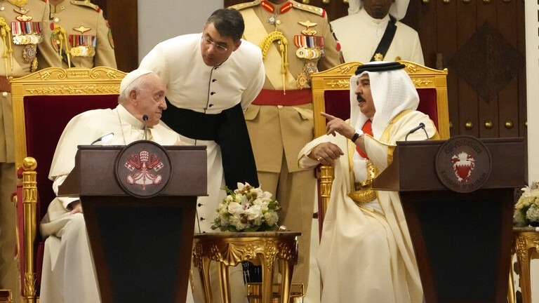 الحوار مع الإسلام يتصدر اليوم الثاني من زيارة البابا إلى البحرين