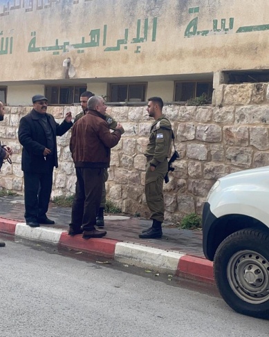 قوات الاحتلال تقتحم المدرسة الإبراهيمية في الخليل