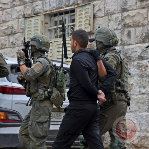  الاحتلال يعتقل شابين من مخيم بلاطة شرق نابلس