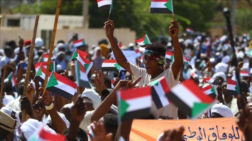 الخرطوم.. المئات يتظاهرون رفضا لتسوية سياسية بين المدنيين والعسكر