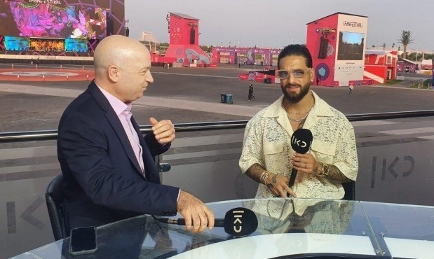 الفنان كولومبي يوبّخ إعلاميا إسرائيليا في قطر وينسحب من اللقاء
