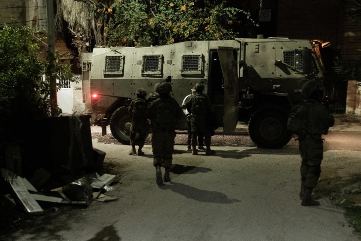 الاحتلال يعتقل شابين بعد إطلاق النار تجاه مركبة في نابلس