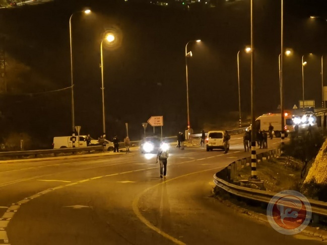 مستوطنون يغلقون طريق قلقيلية-نابلس