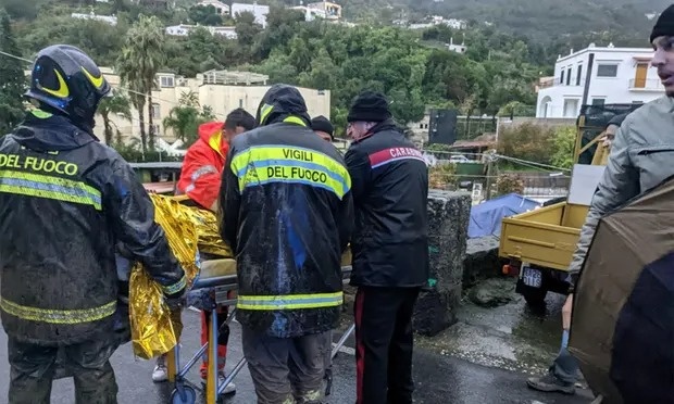 إيطاليا.. مصرع 8 أشخاص في انهيار أرضي بجزيرة إيشيا