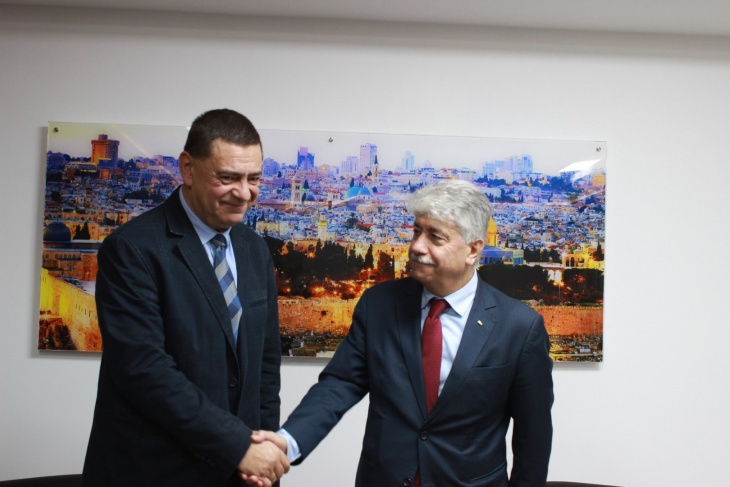 مجدلاني يلتقي سفير رومانيا ويحمله رسالة سياسية لوزير خارجيتها 