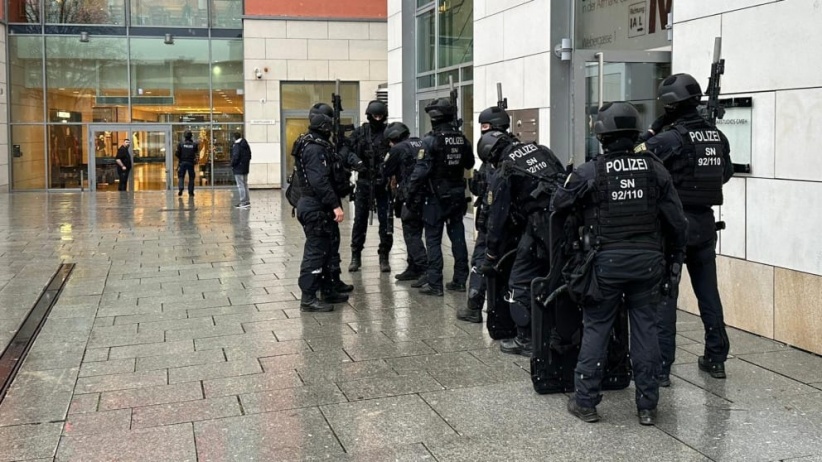 الشرطة الألمانية تنهى الأزمة.. اعتقال شخص قتل أمه واحتجز رهائن بمركز تجاري