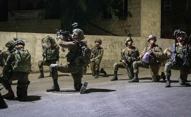 الاحتلال يعتقل 15 مواطنا بقراوة بني حسان