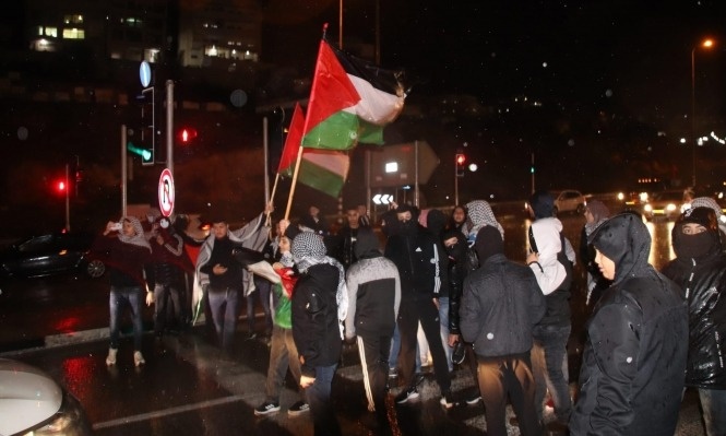 الشرطة الإسرائيلية تقمع تظاهرة في حيفا وتعتقل ثلاثة لرفعهم علم فلسطين
