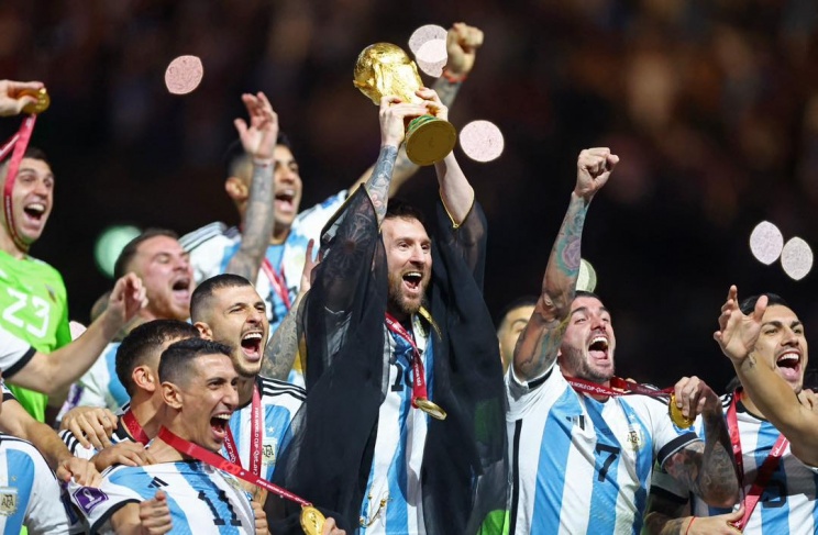 الأرجنتين تهزم فرنسا بركلات الترجيح وتتوج بلقب كأس العالم 2022
