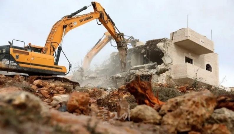 By decision of the occupation - Al-Bakri family demolishes parts of its house in the town of Beit Hanina