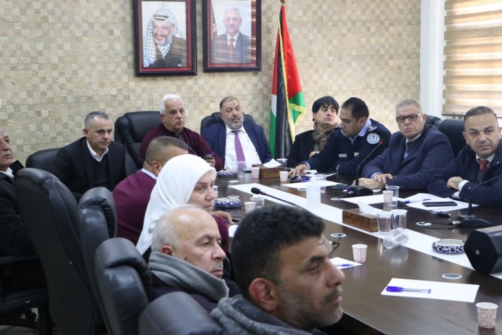 محافظة الخليل تناقش الوضع العام لمنكقة باب الزاوية