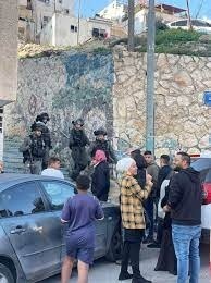 الاحتلال يداهم اجتماعا لأولياء أمور طلبة القدس في العيسوية