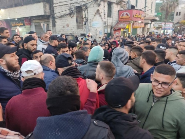 إدانة فصائلية لفض الأمن مسيرة في نابلس