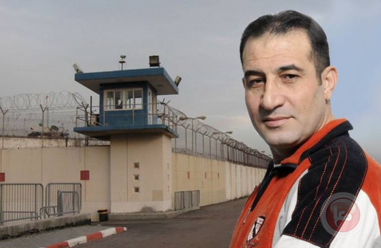 فروانة: الأسير نضال البرعي ينهي 27 عاما في السجون