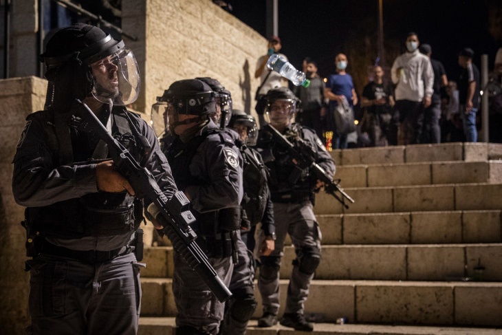 الاحتلال يعتقل شابا في القدس