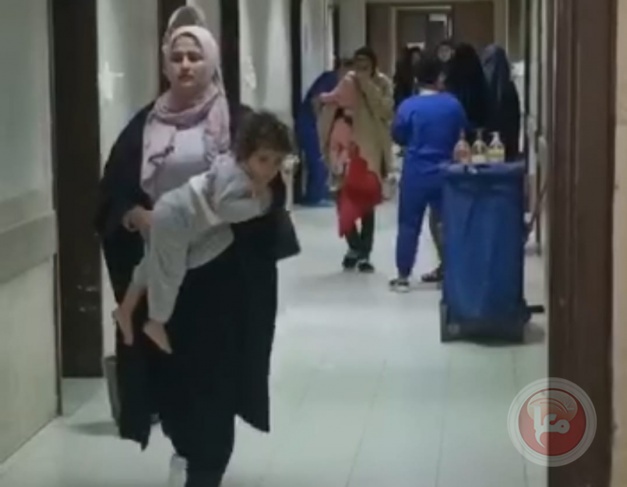 شاهد- جنود الاحتلال يهاجمون مستشفى جنين بقنابل الغاز 
