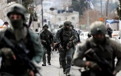 The occupation forces arrested a Jerusalemite after beating him