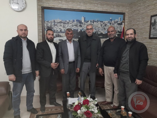 وفد من اللجنة العليا لمتضرري عدوان 2014 تجتمع مع وكيل وزارة الاشغال في غزة