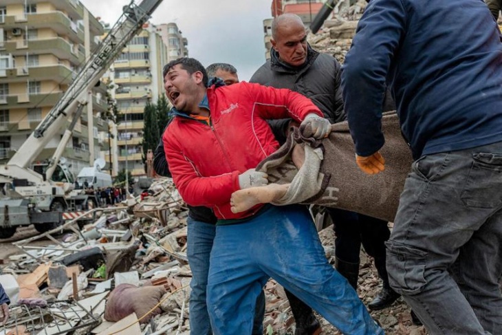 ارتفاع حصيلة ضحايا الزلزال إلى 16 الفا