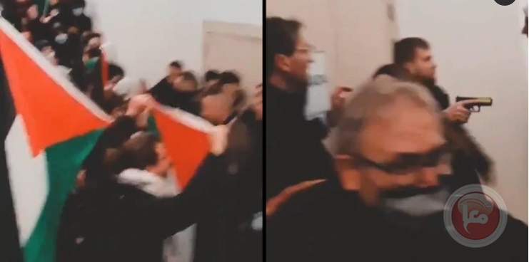 شاهد- حارس سفيرة إسرائيل لدى إسبانيا يشهر سلاحه بوجه الطلاب 