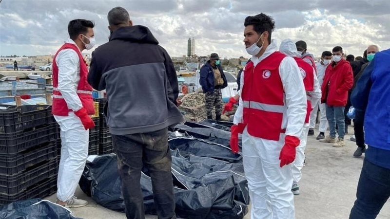 مصرع ‭ ‬73مهاجرا بعد تحطم قارب قبالة ليبيا