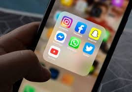تقرير يكشف عن مواقع التواصل الاجتماعي التي تتجسس عليك أكثر من غيرها