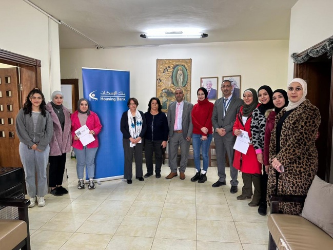 بنك الإسكان وبالتعاون مع فريق فرصة يتبرع بمساعدات عينية لبيت المسنين التابع لجمعية الاتحاد النسائي العربي