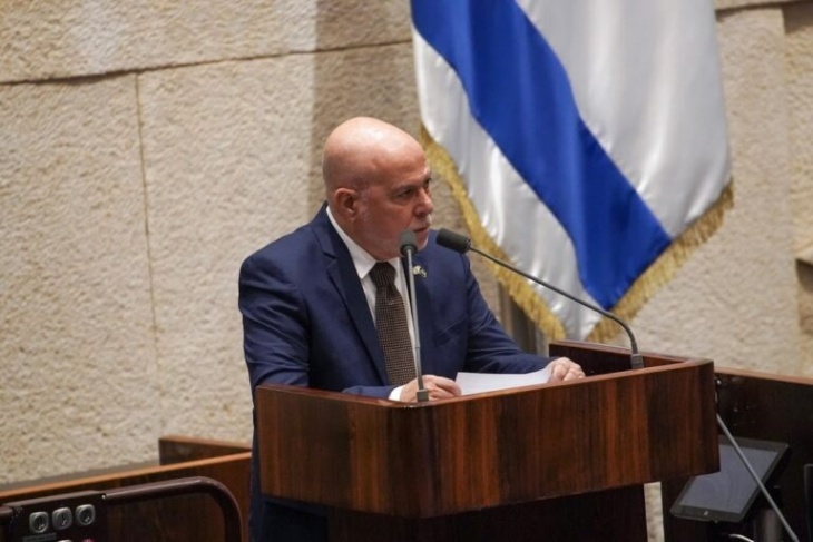 لابيد يدعو لعزل رئيس لجنة بالكنيست بتهمة دعم الإرهاب