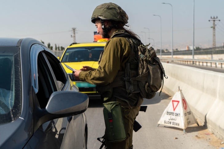 The occupation arrests a child and a young man at the checkpoint at the northern entrance to Jericho
